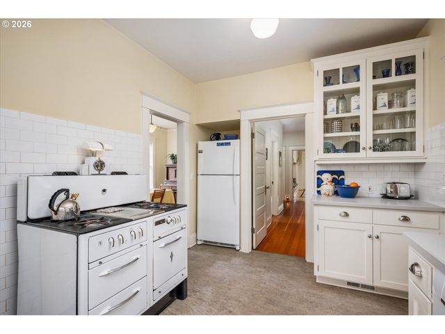 1838 Se HARRISON St, Portland, OR 97214
