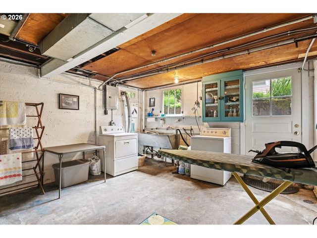 1838 Se HARRISON St, Portland, OR 97214