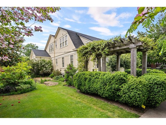 1838 Se HARRISON St, Portland, OR 97214