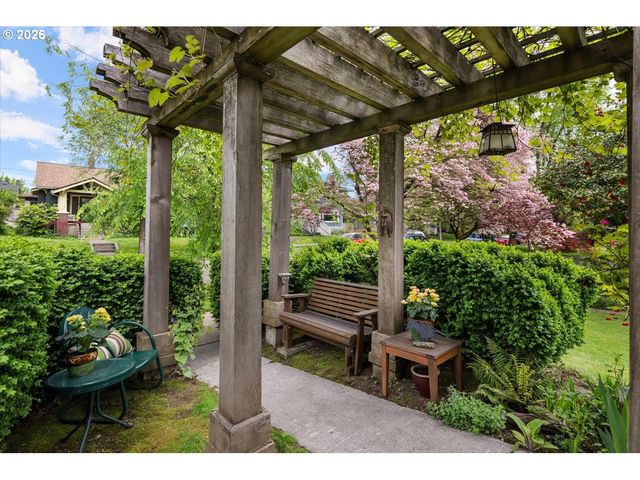 1838 Se HARRISON St, Portland, OR 97214