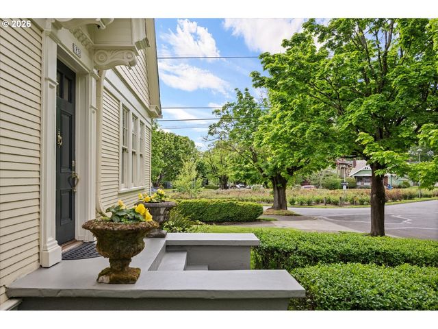 1838 Se HARRISON St, Portland, OR 97214