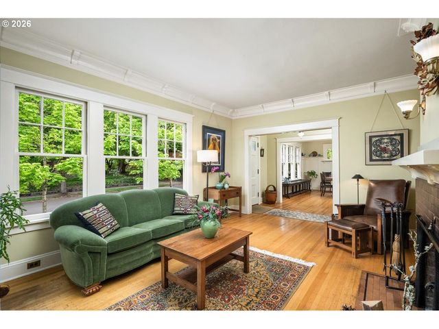 1838 Se HARRISON St, Portland, OR 97214
