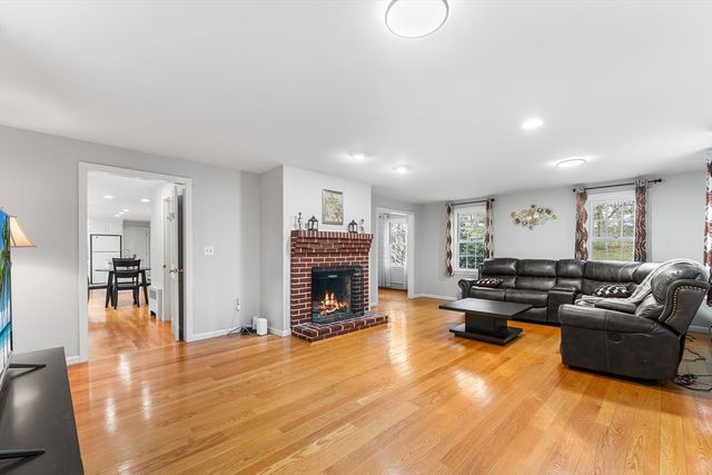 7 Providence Rd, Westford, MA 01886