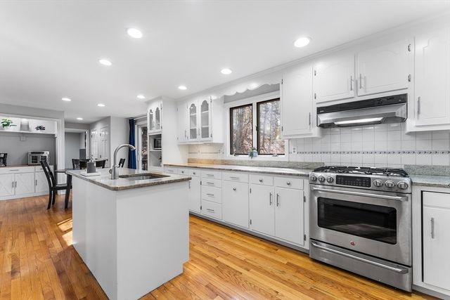 7 Providence Rd, Westford, MA 01886