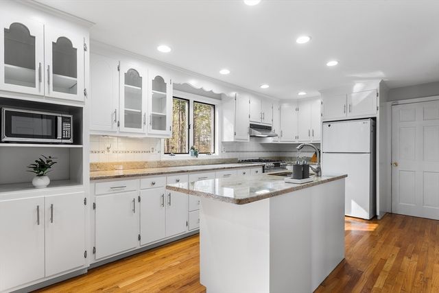 7 Providence Rd, Westford, MA 01886