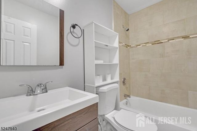 67 Woodland Avenue, Woodbridge Proper, NJ 08863