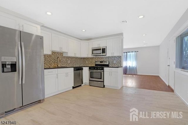 67 Woodland Avenue, Woodbridge Proper, NJ 08863