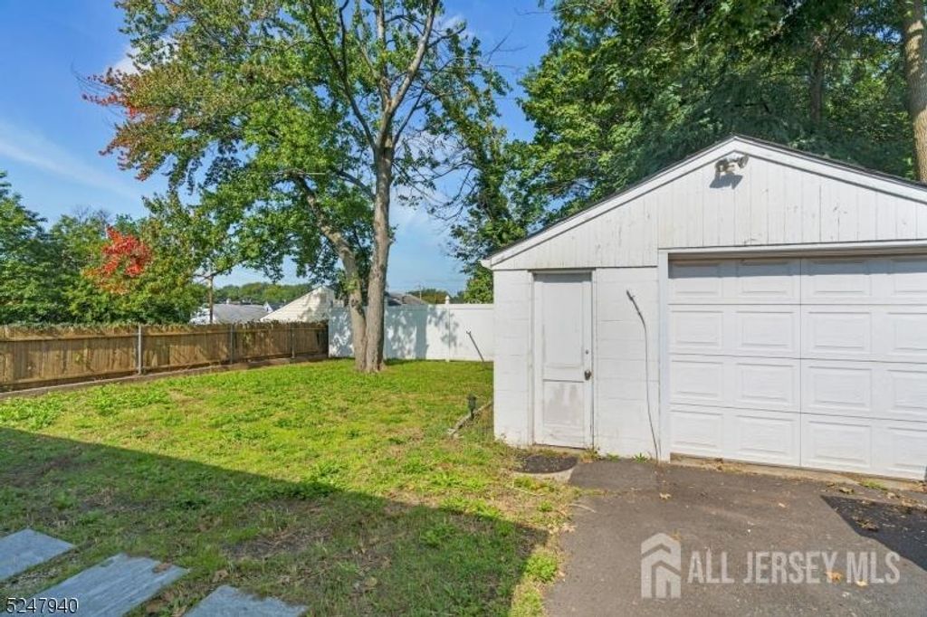 67 Woodland Avenue, Woodbridge Proper, NJ 08863