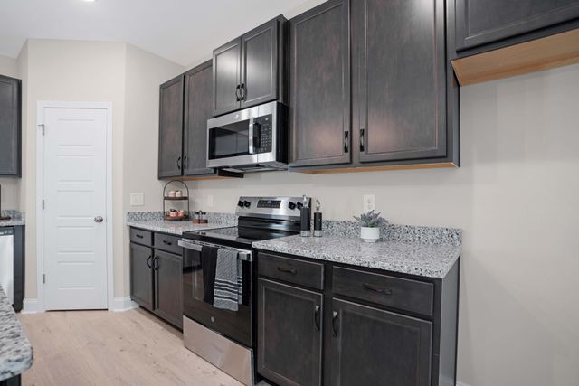 3605 Westlake Dr, Clarksville, TN 37040