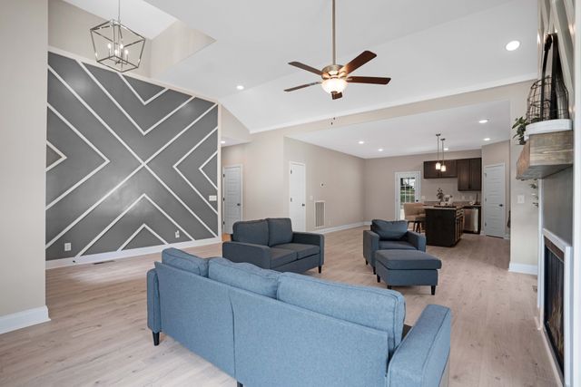 3605 Westlake Dr, Clarksville, TN 37040