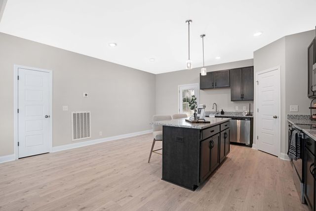 3605 Westlake Dr, Clarksville, TN 37040