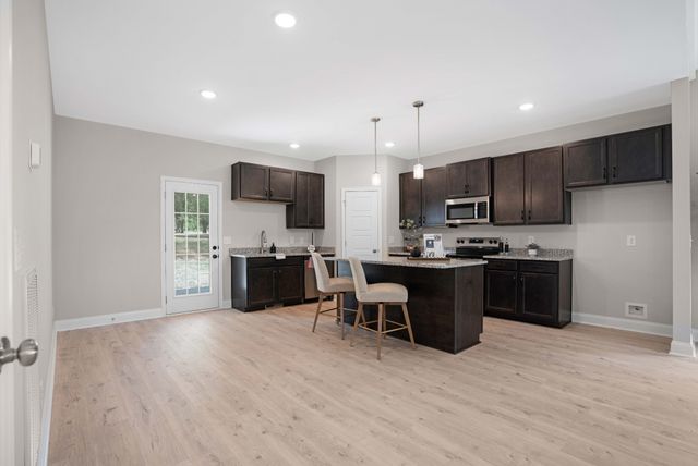 3605 Westlake Dr, Clarksville, TN 37040