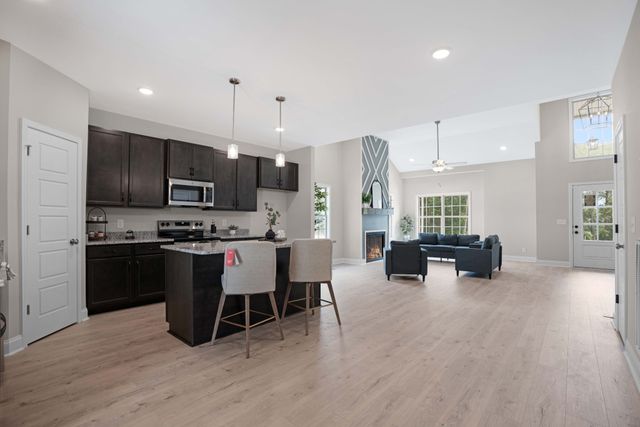 3605 Westlake Dr, Clarksville, TN 37040