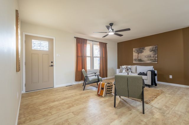 205 Hazelnut Ct, Clarksville, TN 37042