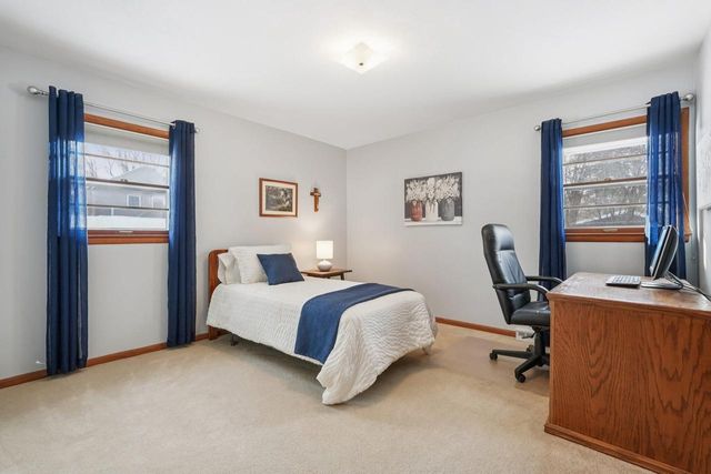 4785 Meadow View W, Brookfield, WI 53005