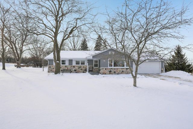 4785 Meadow View W, Brookfield, WI 53005