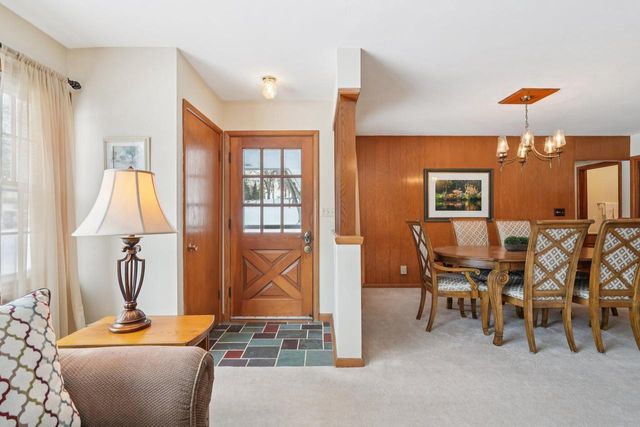 4785 Meadow View W, Brookfield, WI 53005