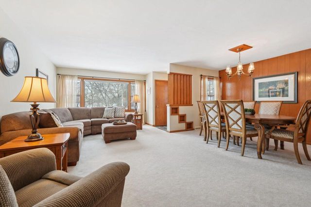 4785 Meadow View W, Brookfield, WI 53005