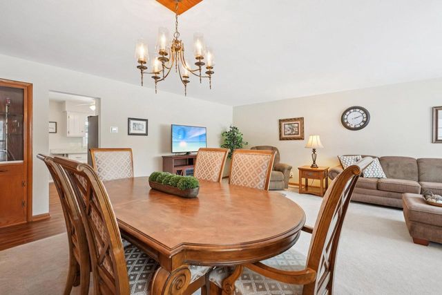 4785 Meadow View W, Brookfield, WI 53005