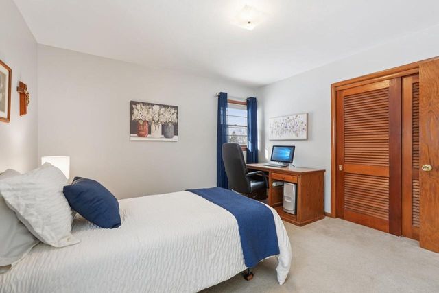 4785 Meadow View W, Brookfield, WI 53005