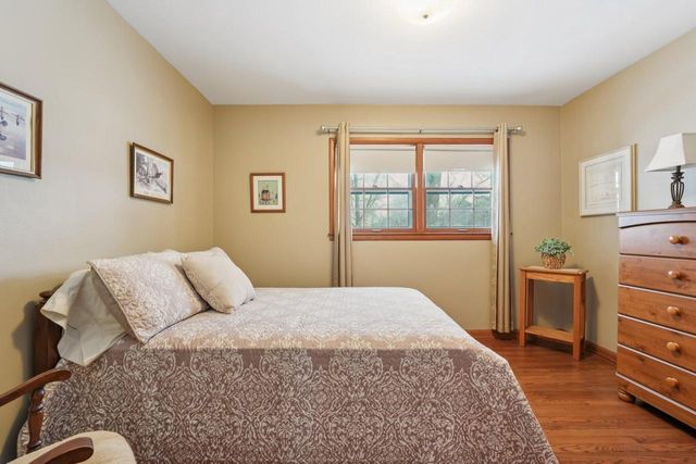 4785 Meadow View W, Brookfield, WI 53005