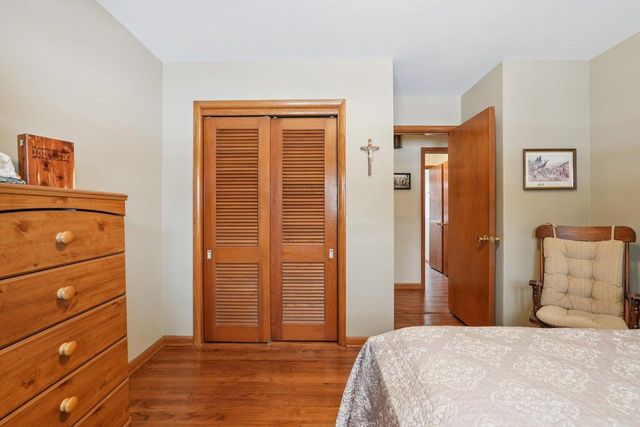 4785 Meadow View W, Brookfield, WI 53005