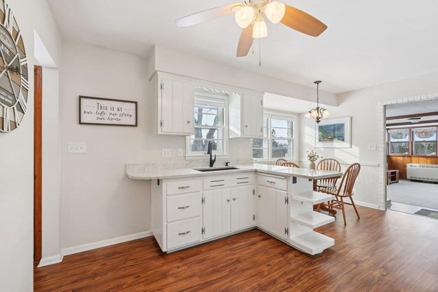 4785 Meadow View W, Brookfield, WI 53005