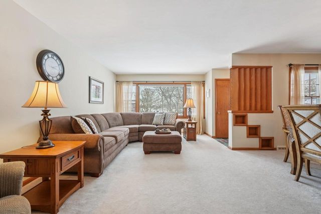 4785 Meadow View W, Brookfield, WI 53005