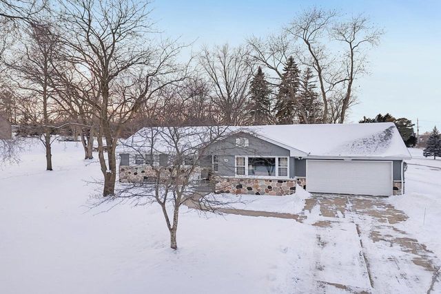 4785 Meadow View W, Brookfield, WI 53005