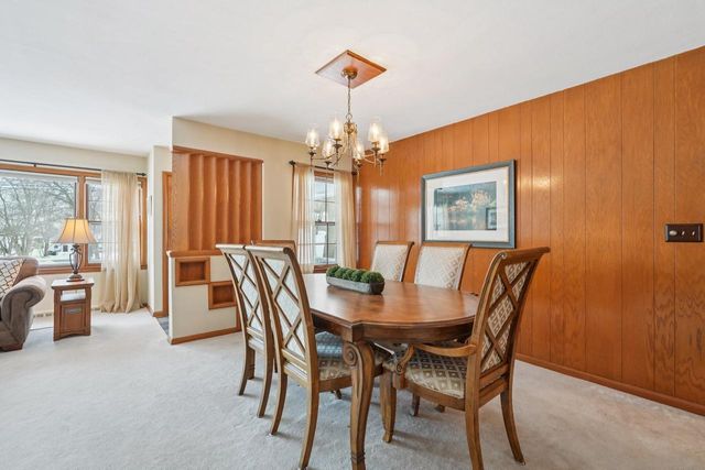 4785 Meadow View W, Brookfield, WI 53005