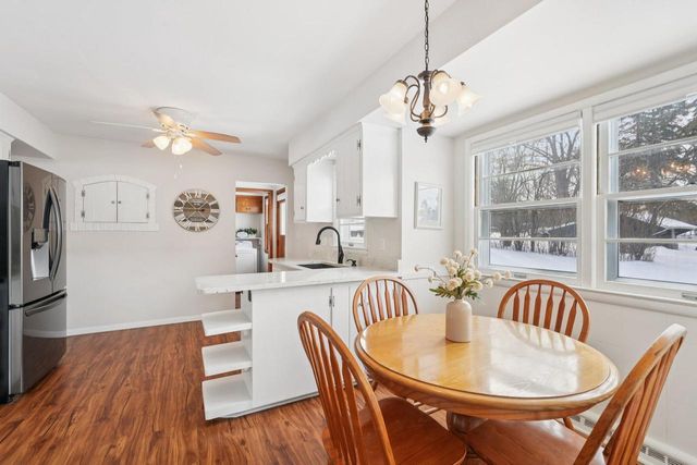 4785 Meadow View W, Brookfield, WI 53005