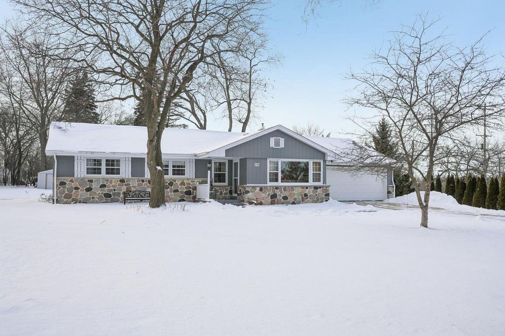 4785 Meadow View W, Brookfield, WI 53005