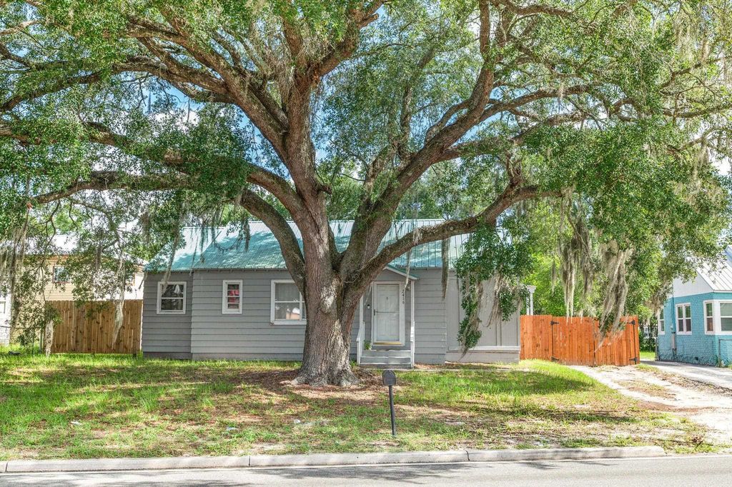 2416 Crill Ave, Palatka, FL 32177