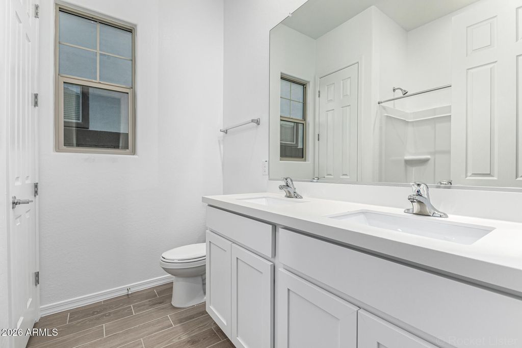 Image 10 of property listing at 18369 W YAVAPAI Street, Goodyear, AZ 85338