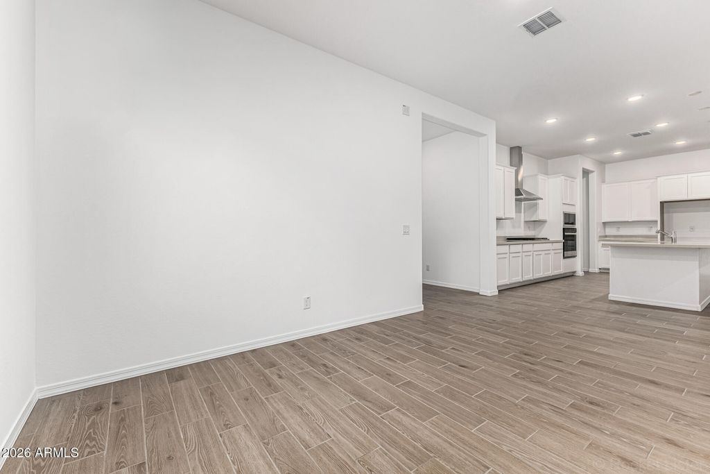 Image 4 of property listing at 18369 W YAVAPAI Street, Goodyear, AZ 85338