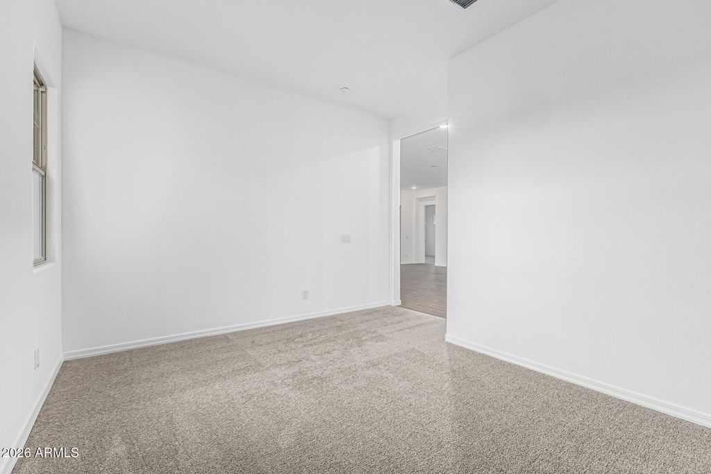 Image 5 of property listing at 18369 W YAVAPAI Street, Goodyear, AZ 85338