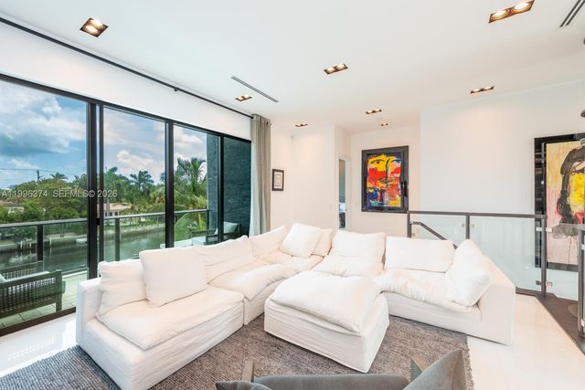 13145 Coronado Ln, North Miami, FL 33181
