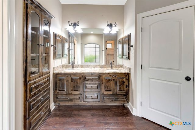 249 Post Oak Bend, Inez, TX 77968