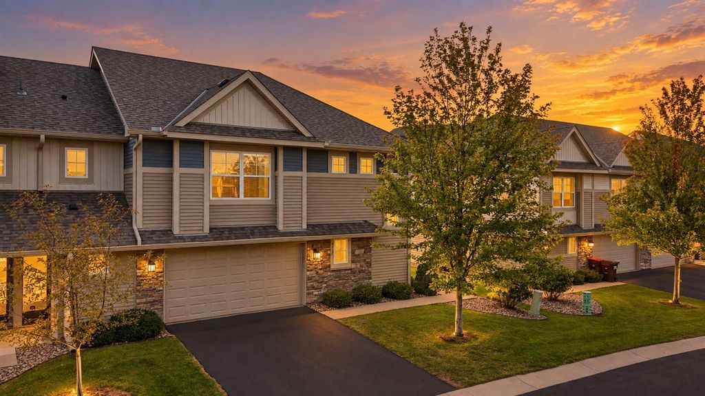 9757 5th Street Lane N, Lake Elmo, MN 55042