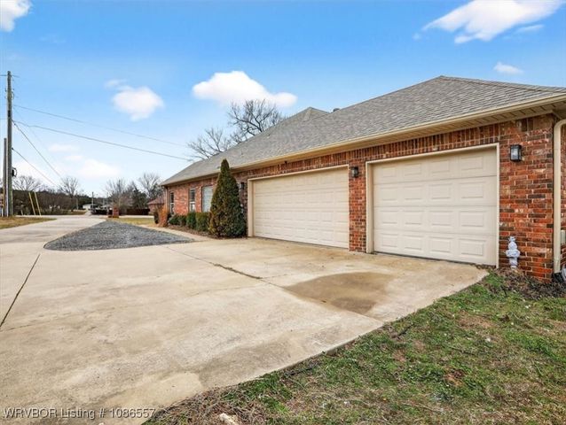 1407 N Camp Trail, Van Buren, AR 72956