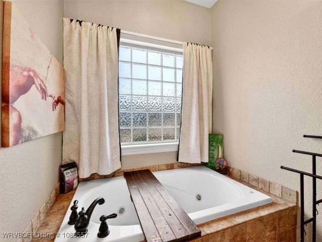 1407 N Camp Trail, Van Buren, AR 72956