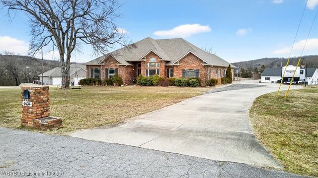 1407 N Camp Trail, Van Buren, AR 72956