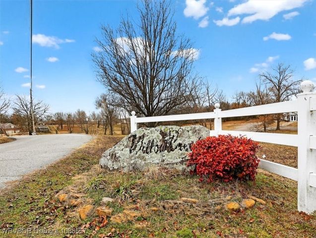 1407 N Camp Trail, Van Buren, AR 72956