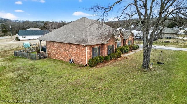 1407 N Camp Trail, Van Buren, AR 72956