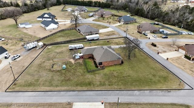 1407 N Camp Trail, Van Buren, AR 72956