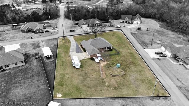 1407 N Camp Trail, Van Buren, AR 72956