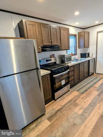 17 GLOUSTER CT, Coatesville, PA 19320