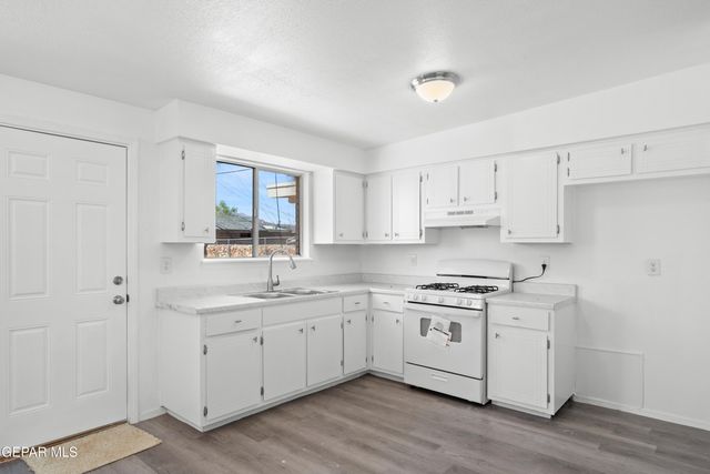 10561 CHAMPLAIN Street, El Paso, TX 79924
