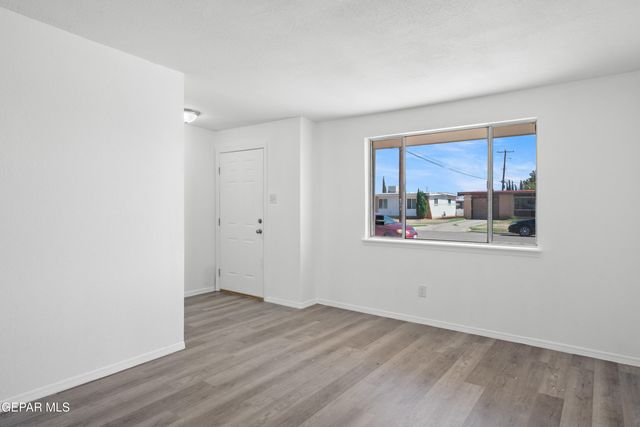 10561 CHAMPLAIN Street, El Paso, TX 79924