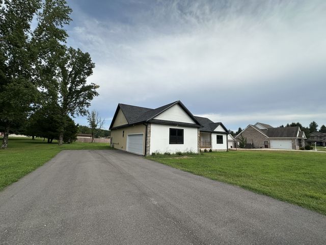 50 Sonoma Dr, Fayetteville, TN 37334